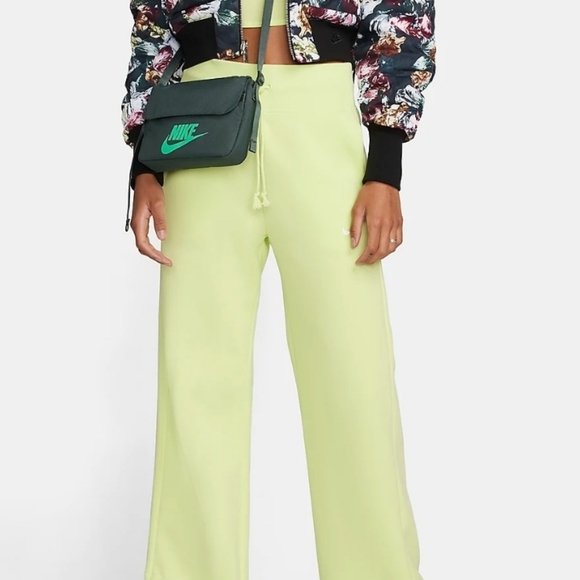 Nike Crossbody Bag - Picture 5 of 16